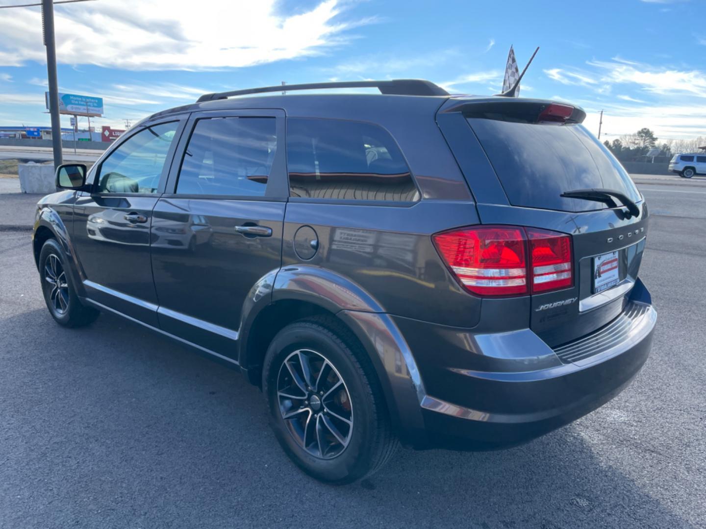 2017 Gray Dodge Journey (3C4PDCAB5HT) with an 4-Cyl, 2.4 Liter engine, Auto, 4-Spd AutoStick transmission, located at 8008 Warden Rd, Sherwood, AR, 72120, (501) 801-6100, 34.830078, -92.186684 - Photo#5